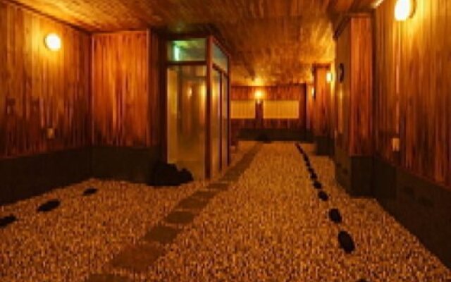 Hotel Hoho "A hotel overlooking the Echigo Plain and the Yahiko mountain range"