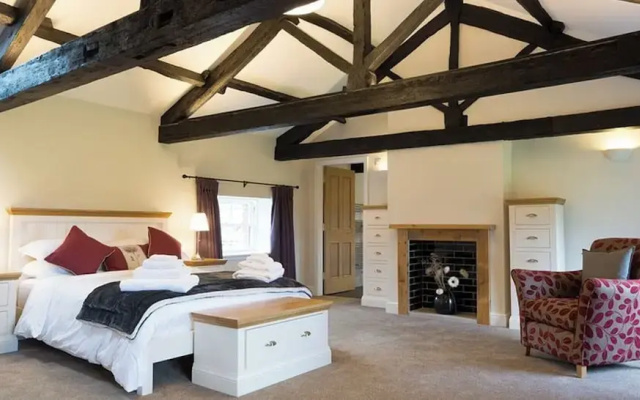 Characterful Couples Getaway in a Country Estate