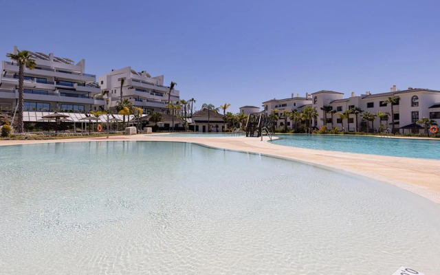 Brand New, Elegant Three Bed Apartment