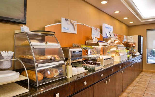 Holiday Inn Express Lewisburg/New Columbia by IHG