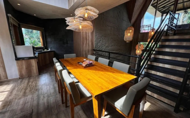 Villa 4-BR Klub Bunga No. 10 Batu Malang