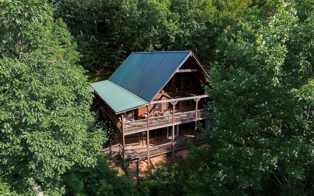 MOUNTAIN SHADOWS - 3 Br Cabin