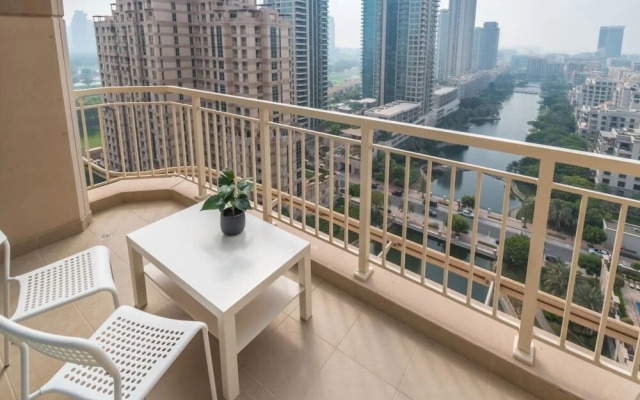 Relaxing, Chic Apartment in The Views