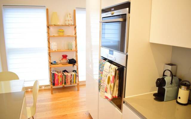 Bermondsey 2 Bedroom Flat With Garden