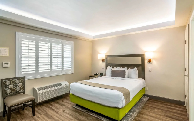 Inn at 50 at Long Beach Convention Center