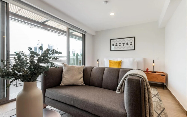 Casai Roma 1BR Chic PH