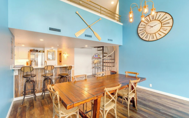 Beautiful Condo w/ Balcony on Lake Chelan!