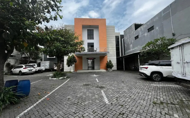 OYO 94442 Jebres Inn