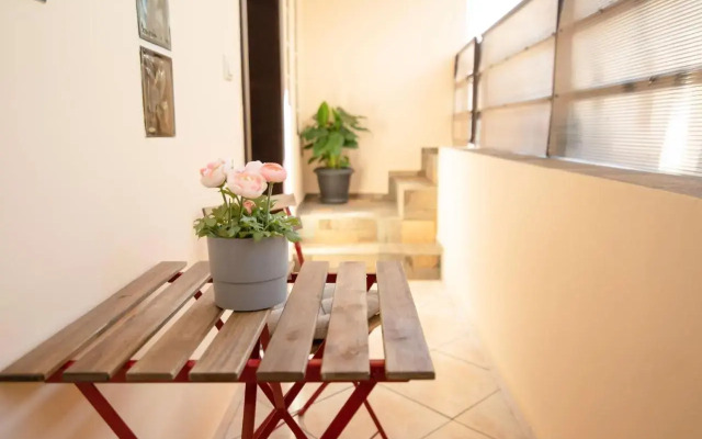 'The Ivory' House Project In Athens