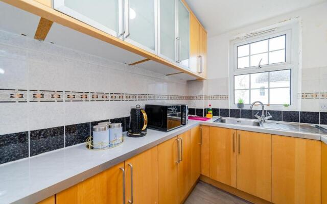 Cosy three bedroom flat next brighton seafront SLEEP 8