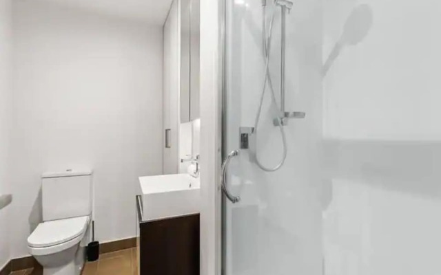 Stylish Central City 1-Bedroom With Patio