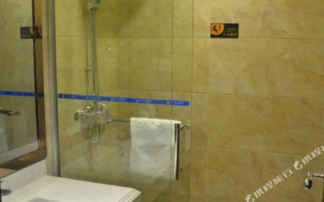 Xinlong Hotel