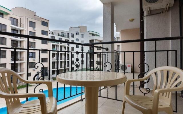 Studio with Balcony & Pool View