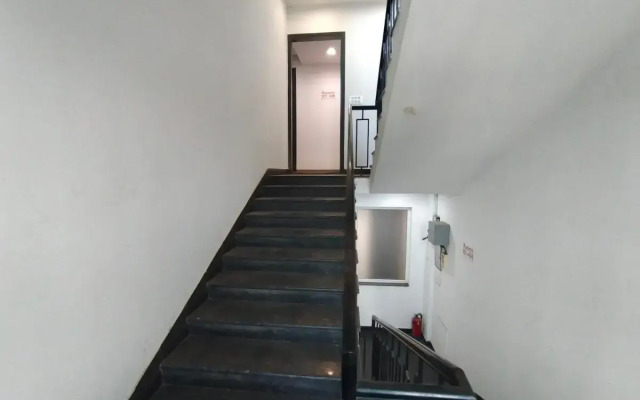 Saltstayz Select - Near Sohna Road City Center