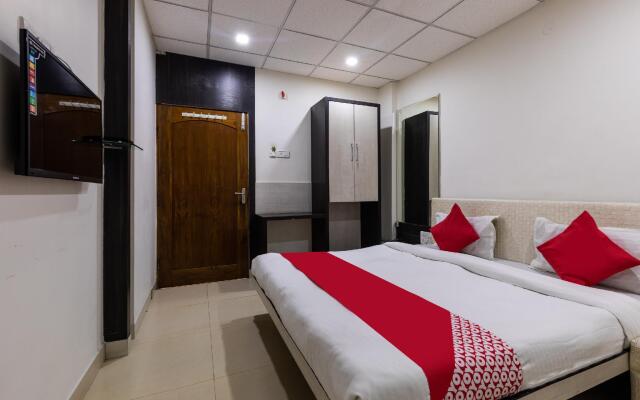 Capital O 47403 Hotel Manjeet