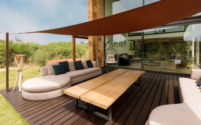 Troya Regal Villa By Cadenzalux