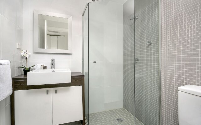 Contemporary Garden Apartment - SINC1