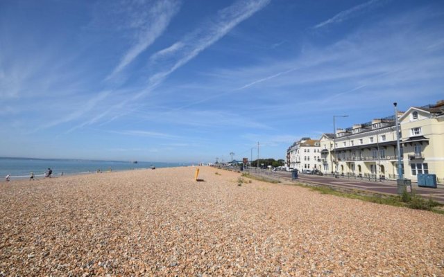 Spacious 3 bedroom Beachfront property with amazing sea views!