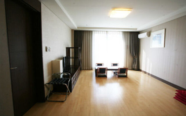 Adonis Hotel