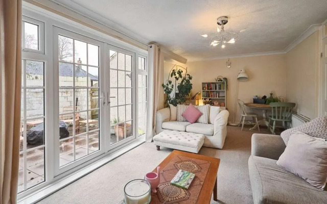 Host Stay Trinity Way