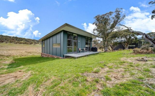 Ecocrackenback 19 'Sustainable, luxurious chalet close to the slopes.'