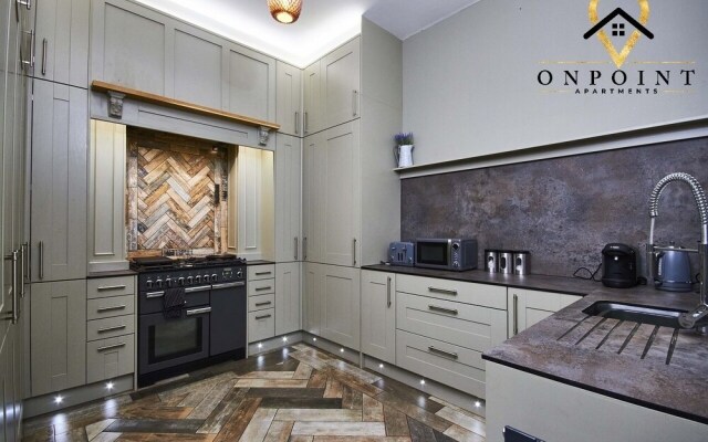 ✰OnPoint -Large House Near Centre with Bar✰