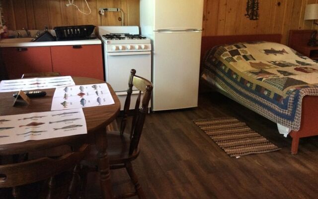 Sunshine Motel and Cabins