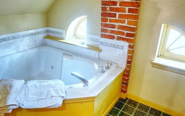 Candlelight Inn Bed & Breakfast