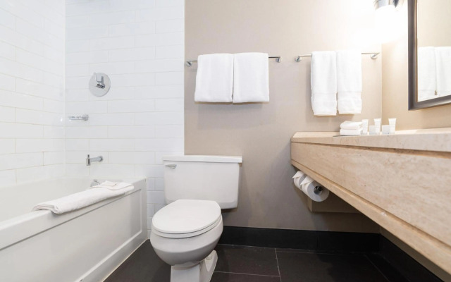 Sandman Signature Edmonton Downtown Hotel