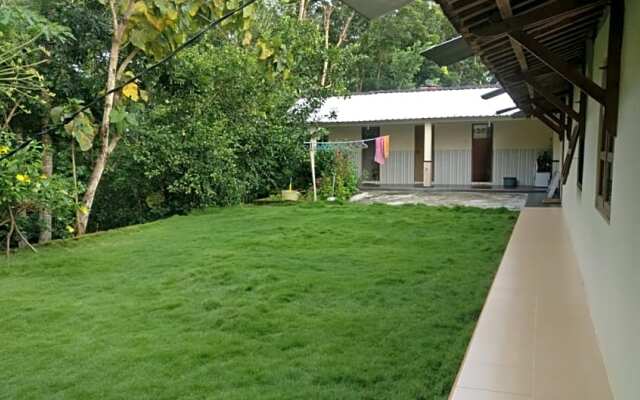 Homestay Mbah Mul by ZUZU
