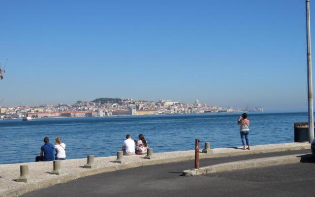 TEJO HOUSE RIVER Lisbon (Cacilhas)