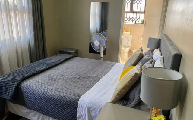 Luxurious 3 bed House Modern Open Plan- Borehole - 2046