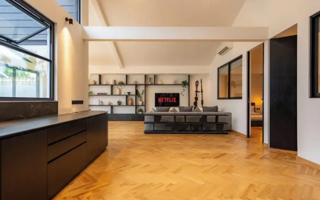 Black Villa by Betterplace