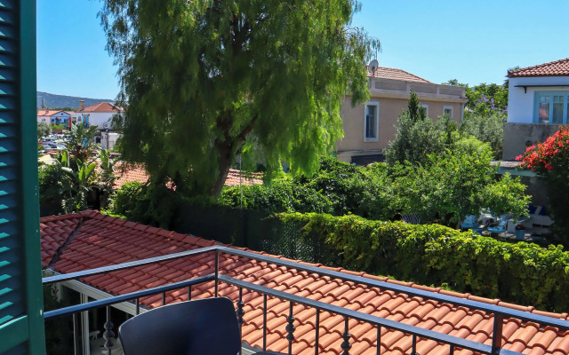 Müzeyyen Hanım Konağı Alaçatı 12+