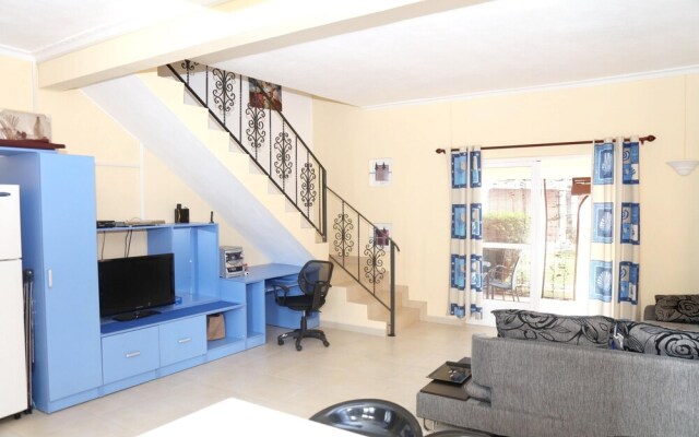 House with 2 Bedrooms in Grand Gaube, with Pool Access, Terrace And Wifi