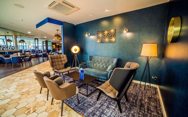 Blunsdon House Hotel