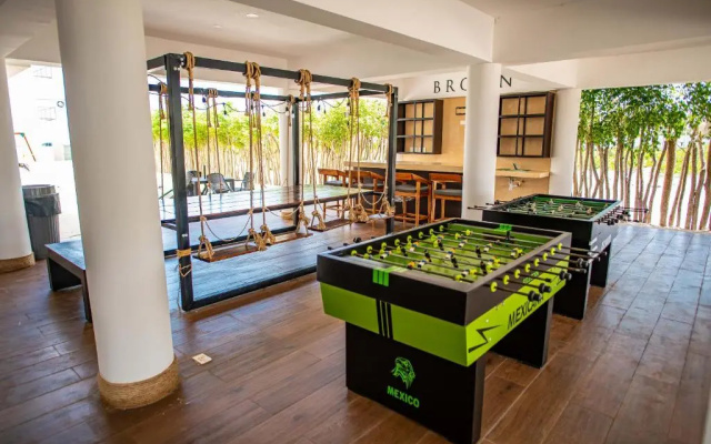 BEACHFRONT 3BR Penthouse, Private Jacuzzi, Private Rooftop, Gym, Kids'Club