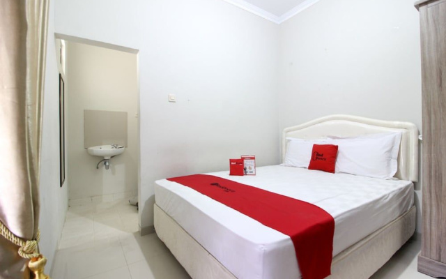 RedDoorz Plus near STIE YKPN