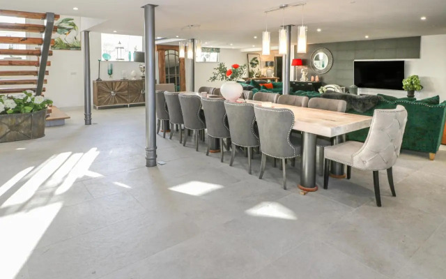 Capel Mawr, Basement 19