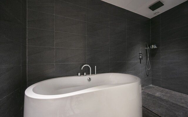 Qianna Hotel (Zhengzhou Erqi Square David City)