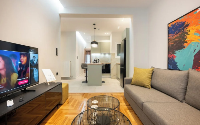 Stylish 2BR flat near hospital & metro