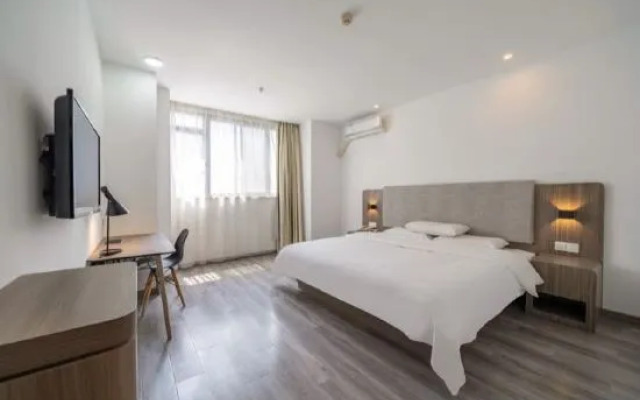 Geli Hotel (Shanghai Kangqiao Subway Station store, New International Expo Center )