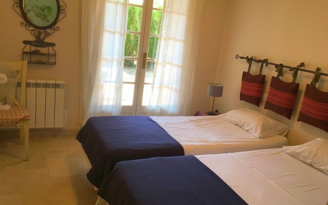 Quaint Holiday Home with Private Pool in Lorgues France