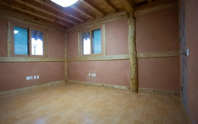 Chungju Solnaeeum Hanok Pension
