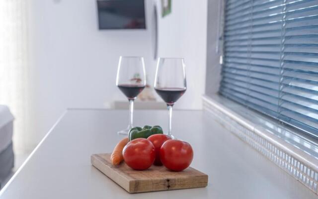 Meli Apartments & Villas