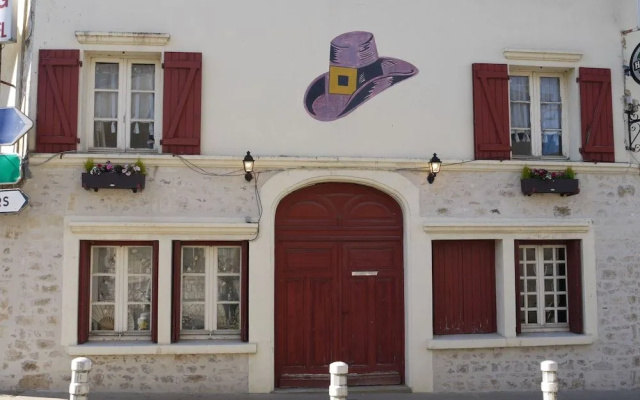 Le Chapeau Rouge