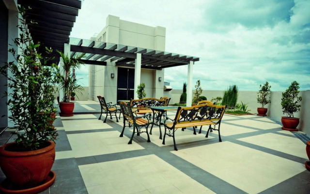 SanTomas Suites