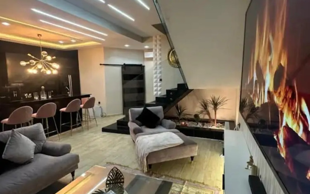 Luxury Central Cosy Villa