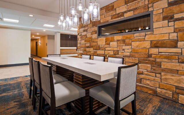 Best Western Plus Isanti