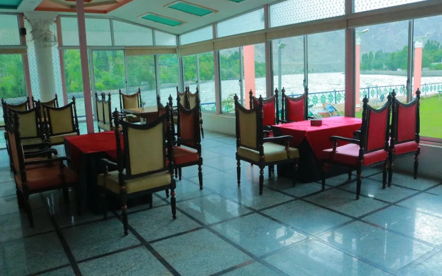Hotel Riveria